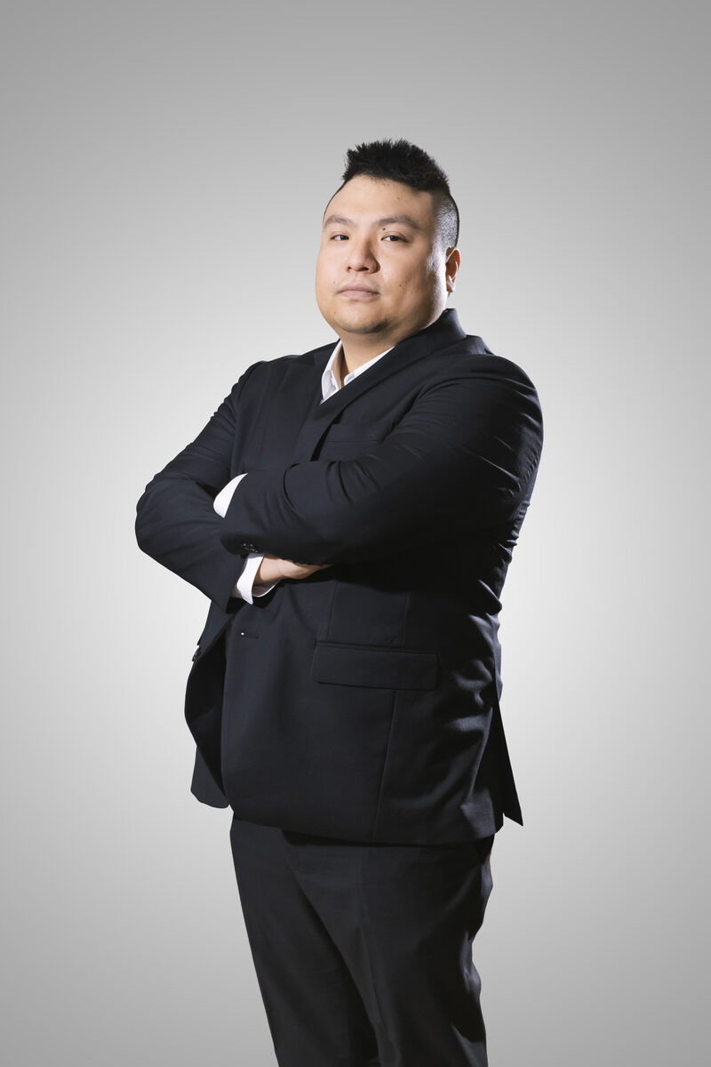 Professional headshot KL